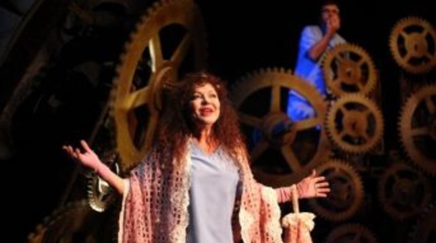 Bu Ay 16 Oyun Şehir Tiyatroları Sahnesinde