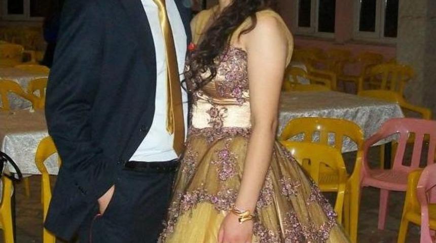 Kapanma Saati Uyarısı Yapan Kafe İşletmecisini Bı&ccedil;akladı