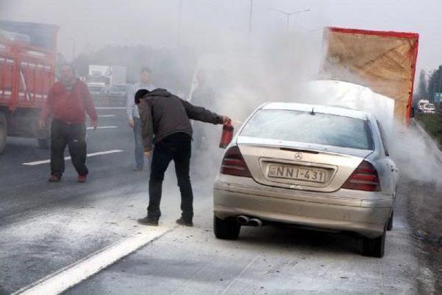 Tem Otoyolu'nda Otomobil Yangını