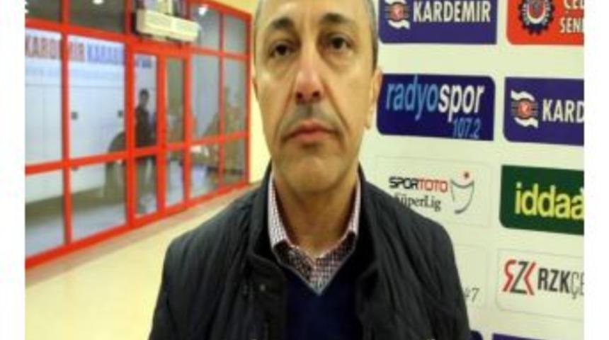 Kardemir Karab&uuml;kspor, Bursaspor Galibiyetinin Sevincini Yaşıyor