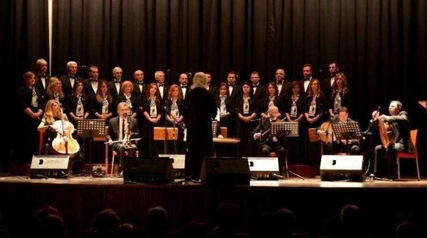 Şarkılar Atat&uuml;rk İ&ccedil;in Okundu