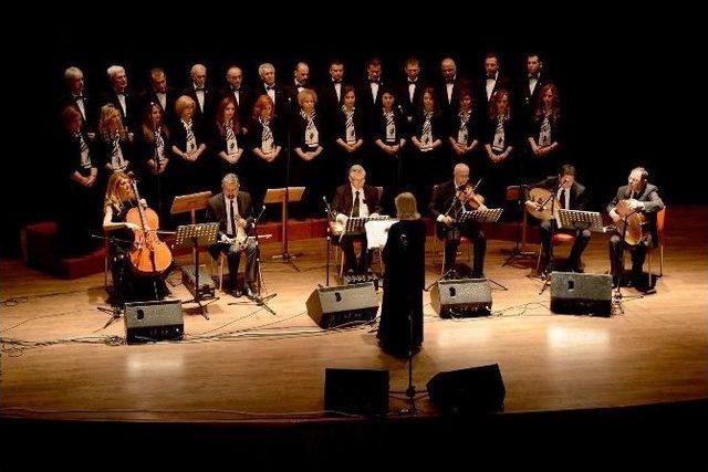 Şarkılar Atatürk İçin Okundu 1