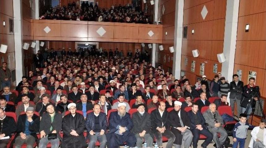 G&uuml;m&uuml;şhane&rsquo;de M&uuml;sl&uuml;man Kimliği Konulu Konferans D&uuml;zenlendi