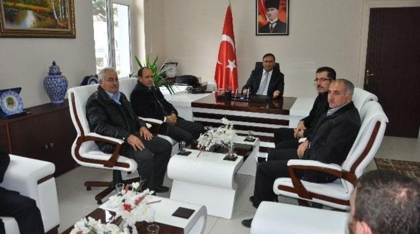 Ak Parti İl&ccedil;e Teşkilatı &Uuml;yeleri Kaymakam Şakalar&rsquo;ı Ziyaret Etti