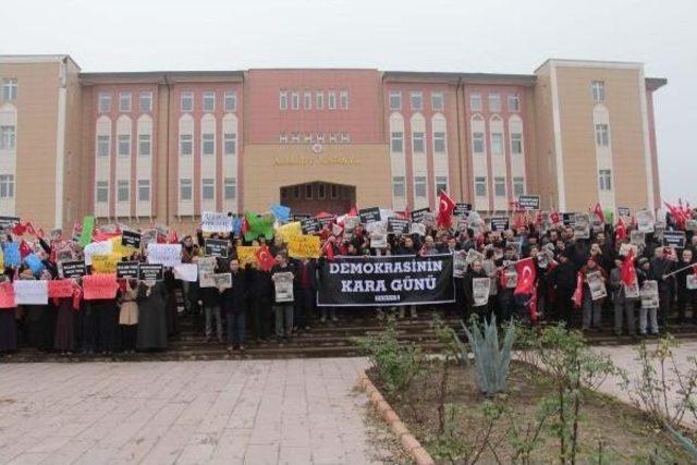 Manisa Adliyesi Önünde '14 Aralık' Protestosu