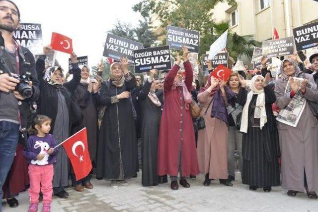 Adana'da Adliye Önünde 'zaman' Eylemi