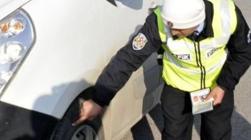 Kar Lastiksiz Ara&ccedil;lara Ceza Yağdı