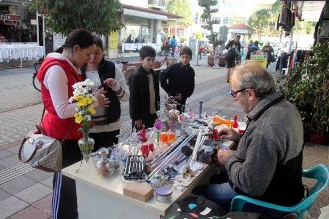 Kirayı Ödeyemeyen Cam Üfleme Ustası Sokakta Çalışmaya Başladı