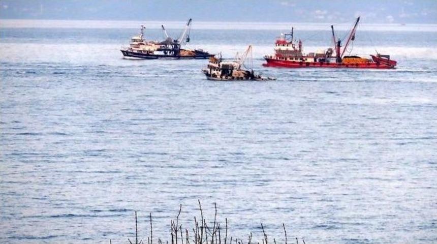 Balık&ccedil;ı Tekneleri Kıyıda