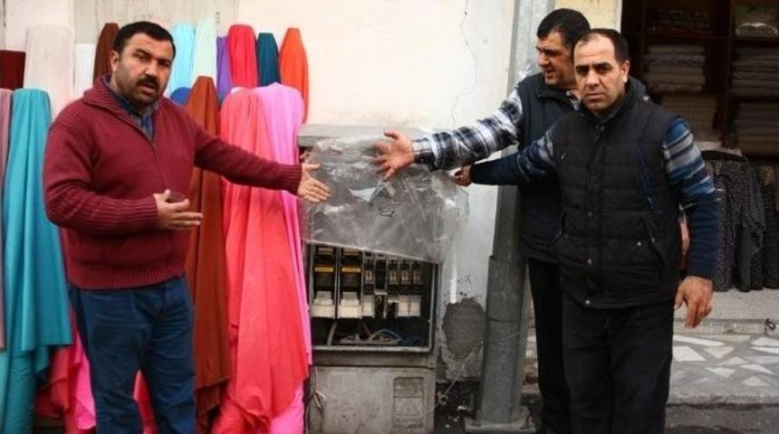 Hırsızlar Elektrik Panolarına Dadandı