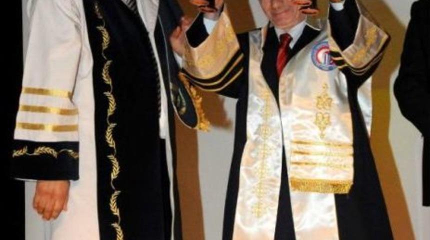 &Ccedil;om&uuml;'den Kırımoğlu'na Fahri Doktora