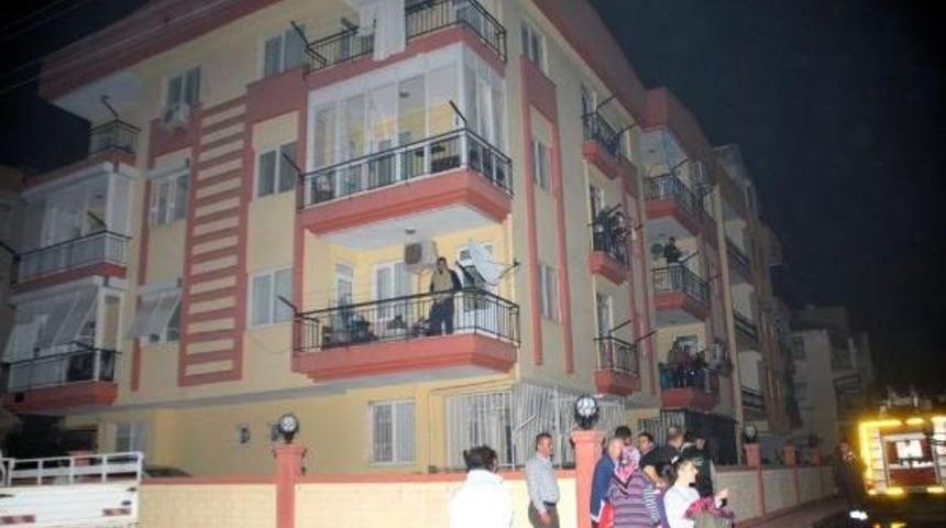 Bina Duman Doldu, İtfaiye 50 Kişiyi Balkonlardan Kurtardı