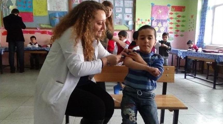 Hakkari&rsquo;de 12 Bin 617 &Ccedil;ocuk Aşılandı