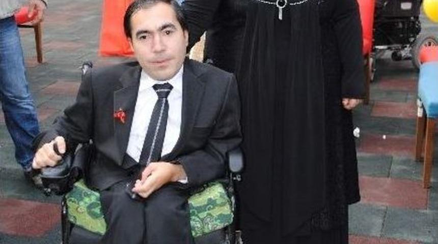 Engelleri Platinle Birleşen Aşıklar