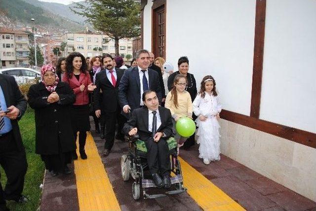 Engelleri Platinle Birleşen Aşıklar 2