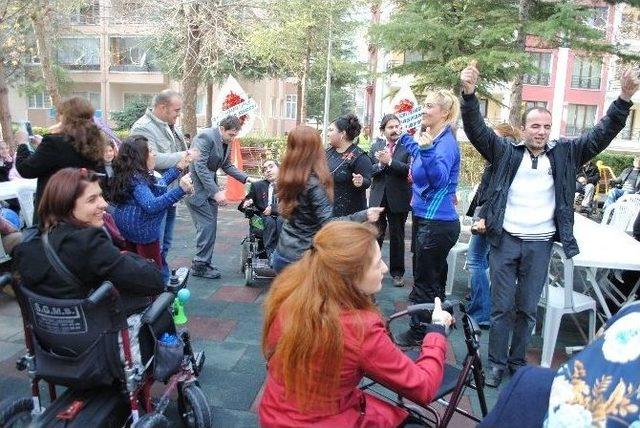 Engelleri Platinle Birleşen Aşıklar 3