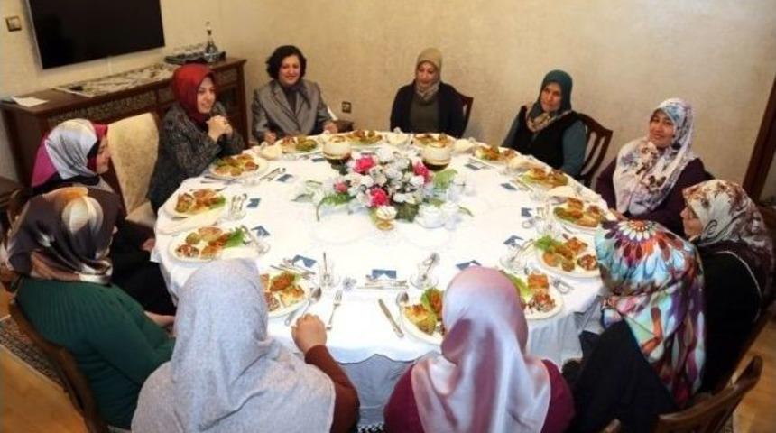 Şehit Aileleri Vali Konağında