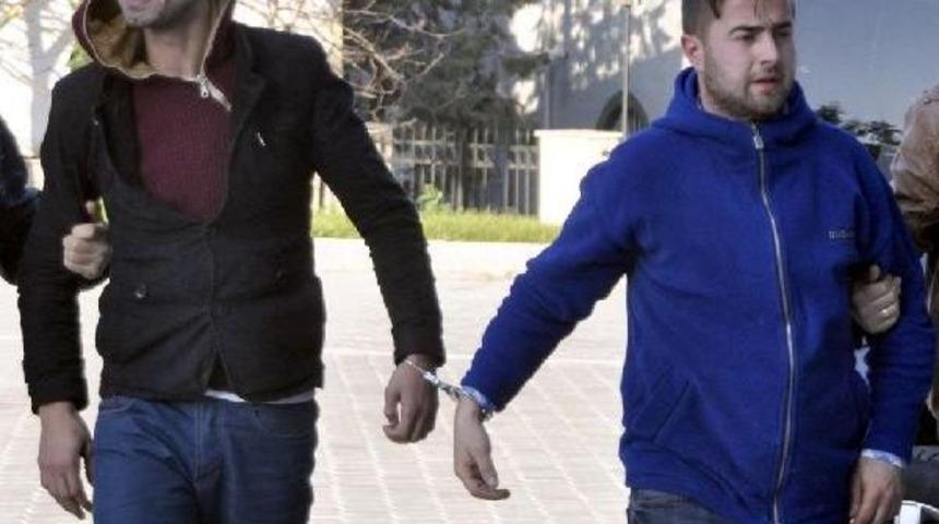 Birlikte İ&ccedil;ki İ&ccedil;tikleri G&uuml;rc&uuml;'y&uuml; Gasp Ettiler