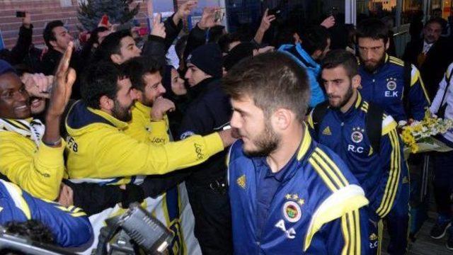 Fenerbahçe'ye Erzurum'da Çiçekli Karşılama