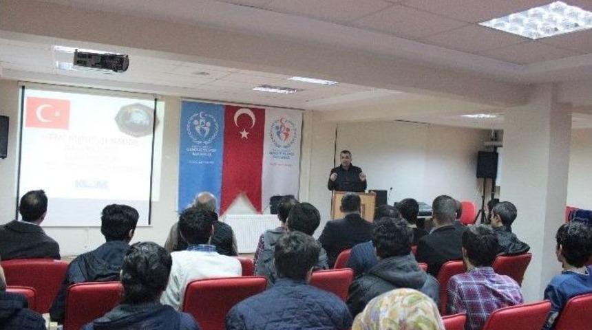 Gen&ccedil;lik Merkezinden Uyuşturucuya Hayır