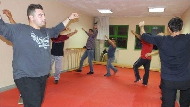 Burhaniye De Halk Oyunları Kursu İlgi Gördü