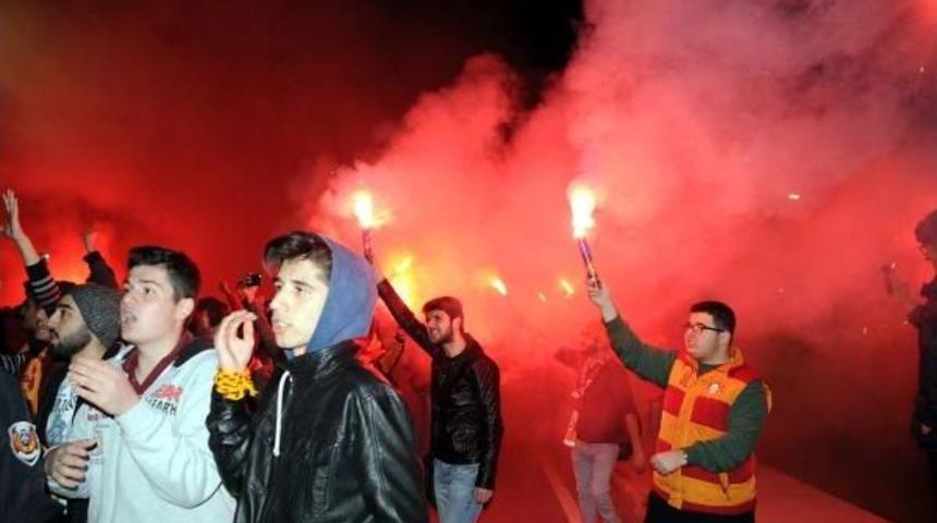 Galatasaray 16 Futbolcuyla İzmir'de
