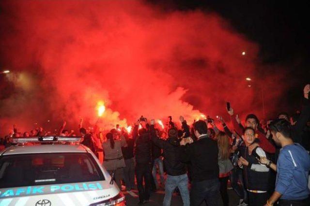 Galatasaray 16 Futbolcuyla İzmir de 1