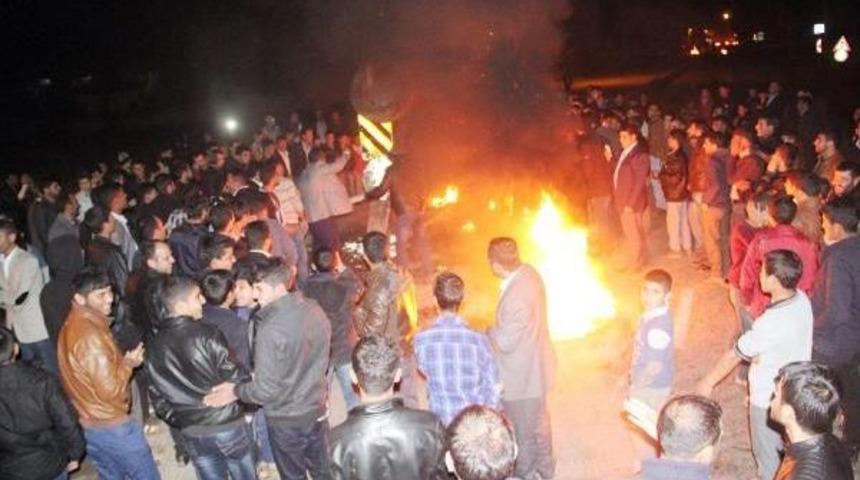 Otomobilin Çarptığı Ayşe'nin Yakınları Yolu Kapatıp Eylem Yaptı