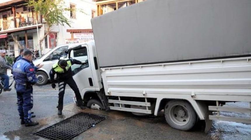 Yol &Ccedil;&ouml;kt&uuml;, Kamyonet &Ccedil;ukura D&uuml;şt&uuml;