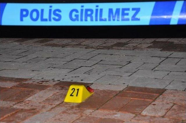 Oğlunun Uyuşturucu Batağına Düşmesine Kızıp, Havaya 23 El Ateş Etti