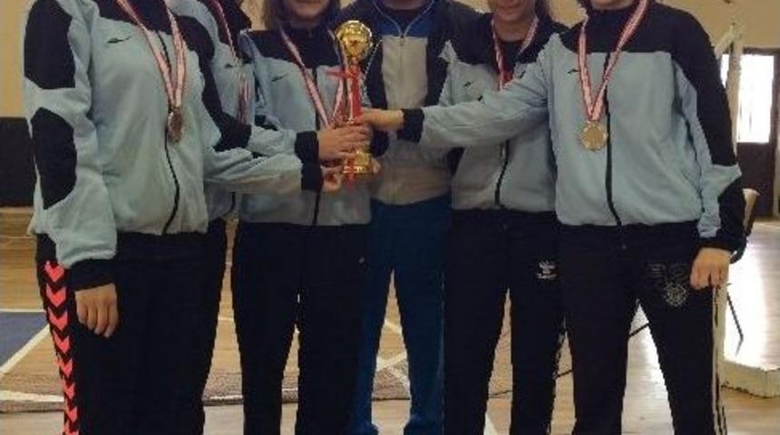 Yunus Emre Anadolu Lisesi Badmintonda İl İkincisi Oldu