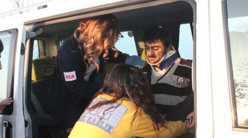 Konya&rsquo;da İki Minib&uuml;s &Ccedil;arpıştı: 1 İş&ccedil;i Yaralı