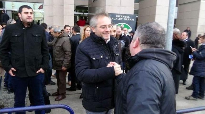 &Ccedil;arşı Davası &Ouml;ncesi Adliyeye Taraftar Akını