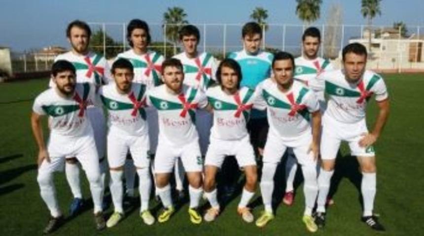 İzmir&rsquo;de Yeşil Sahalarda Ender Rastlanan Olay