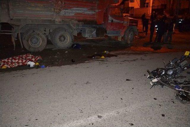 Oltu&rsquo;da Trafik Kazası: 1 &Ouml;l&uuml;, 1 Yaralı 1