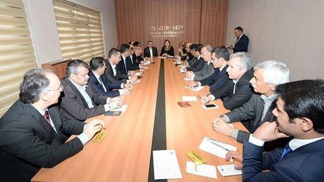 Ak Parti Genel Başkan Yardımcısı Çalık’tan Memur-sen’e Ziyaret Etti