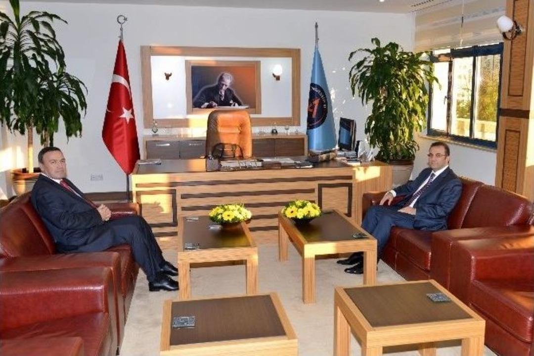 Vali T&uuml;rker&rsquo;den İadeyi Ziyaretler