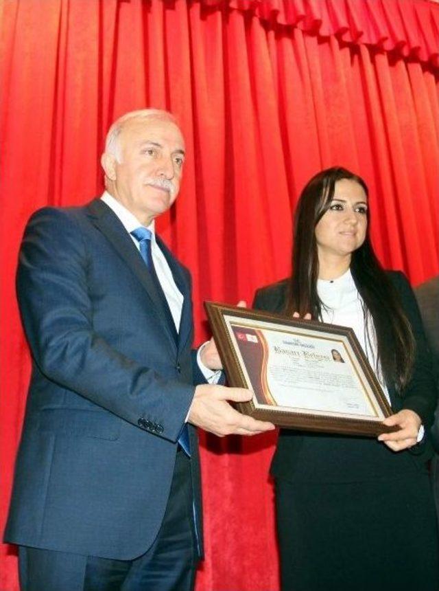 "d&uuml;nyada En İyi 50 &Ouml;ğretmen" Arasında Yer Alan Dilek &Ouml;ğretmene Başarı Belgesi 1