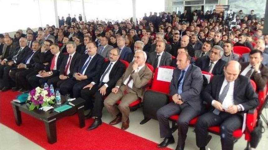 Hakkari&rsquo;de &ldquo;d&uuml;ş&uuml;nen Değil Yapan Kazanır&rdquo; Etkinliği
