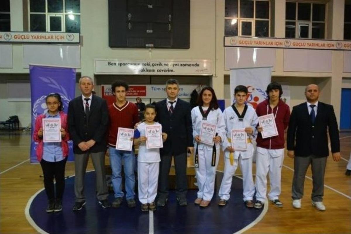 Valilik Kupası Taekwondo Şampiyonası Yapıldı