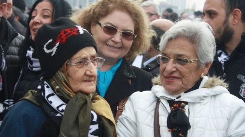 82 Yaşındaki Zehra Nine&rsquo;den &ldquo;&ccedil;arşı&rdquo;ya Destek
