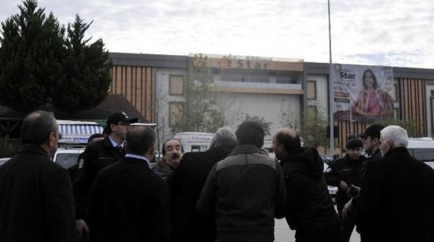 Yol Belgeleri İptal Edilen Otob&uuml;s&ccedil;&uuml;ler Kooperatif Başkanına Saldırdı