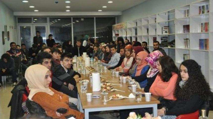 D&uuml;zce M&uuml;ft&uuml;s&uuml; Gen&ccedil;lerle Bir Araya Geldi