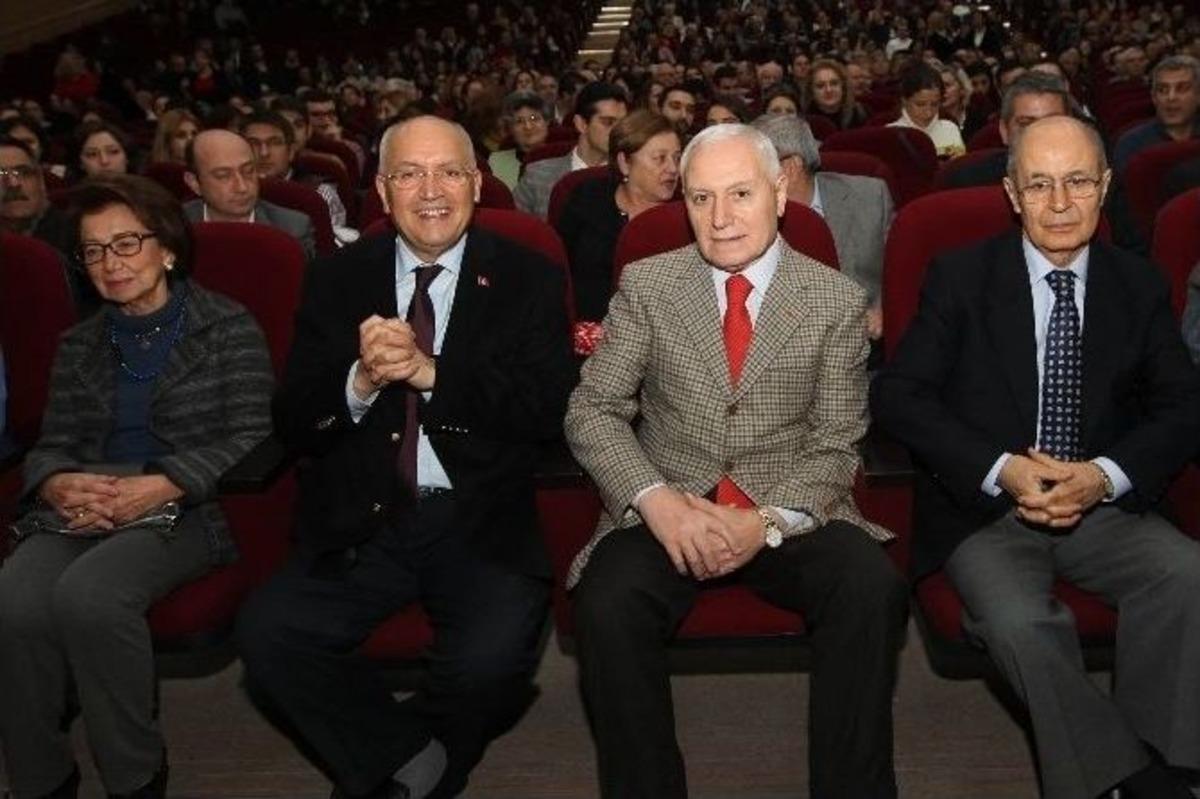 &ldquo;beraber Y&uuml;r&uuml;d&uuml;k Biz Bu Yıllarda&rdquo; Kitabı Sahneye Aktarıldı