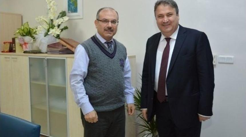 Cb&uuml; Başhekiminden &Uuml;niversite Yapımında &lsquo;&ccedil;er&ccedil;i&rsquo; Vurgusu