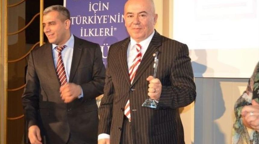 Gazeteci Kesim&rsquo;in &ldquo;m&uuml;saadenizle&rdquo; Adlı Şiir Kitabına &Ouml;d&uuml;l