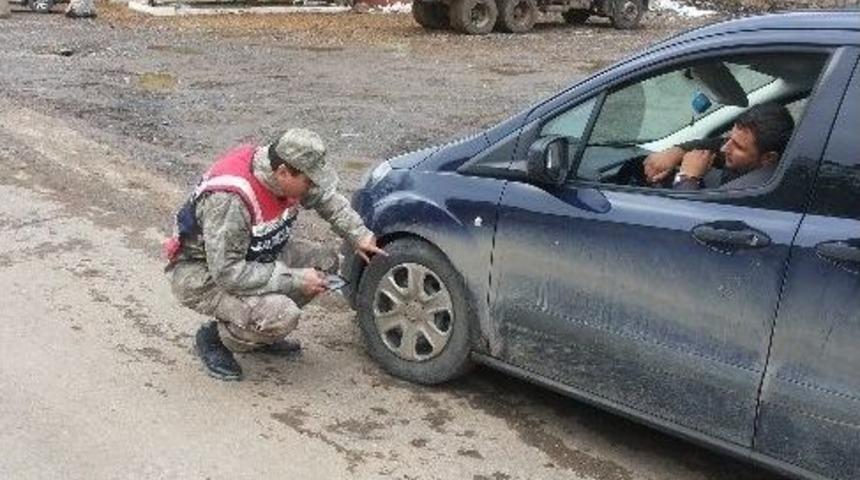 Jandarmadan Kış Lastiği Uygulaması