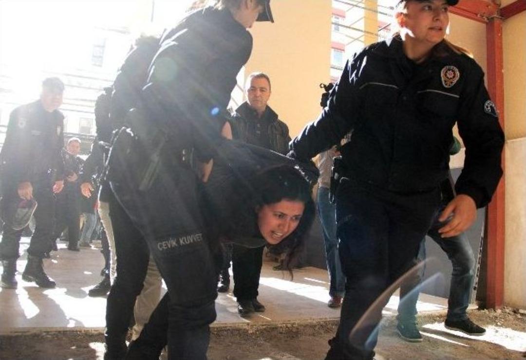 Eylemde G&ouml;zaltına Alınan 11 Kişi Adliyeye Sevk Edildi