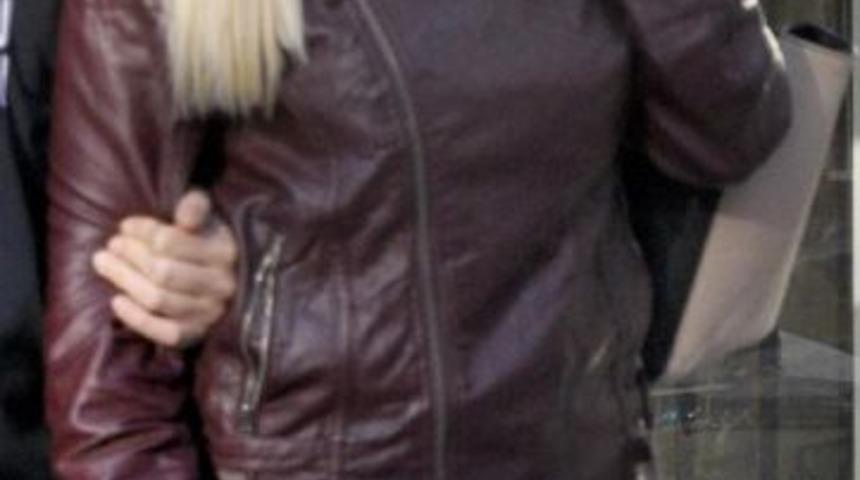 Kıskanan Sevgilisini Bı&ccedil;akladı