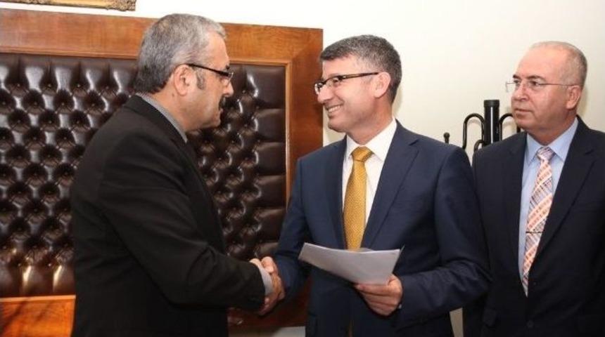 Ak Parti Adana İl Başkanı Yeni Mazbatasını Aldı